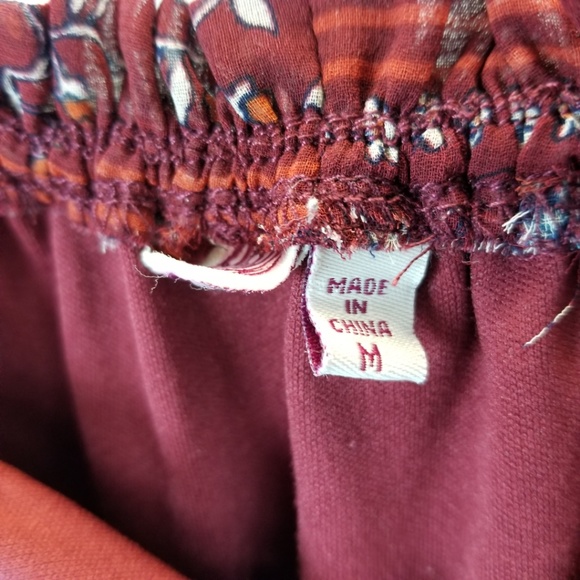 AUW Women’s Burgundy Medium Floral Cold Shoulder - Picture 4 of 8